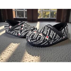 ‼️‼️‼️CHAMPION VARSITY REFLECTIVE SLIPPERS BLACK/WHITE SIZE 7M PRE-OWNED